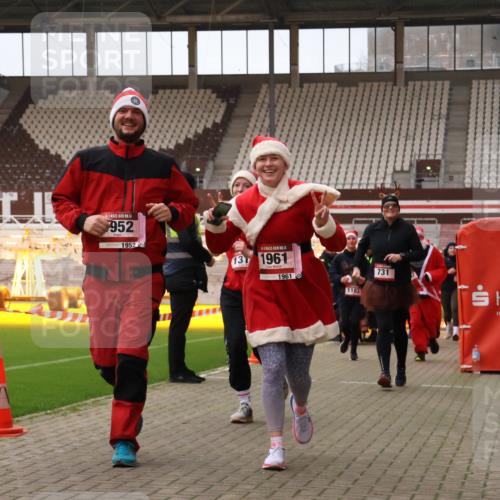08.12.2024 - St. Pauli X-Mass-Run No. 14 Yannick Fuchs http://msf.ph/oto/7474311 08.12.2024 10:08:36 Ziel 23, 54, 136, 292, 301, 436, 449, 451, 485, 731, 997, 1026, 1167, 1183, 1310, 1423, 1952, 1961, 2753 meine-sportfotos.de