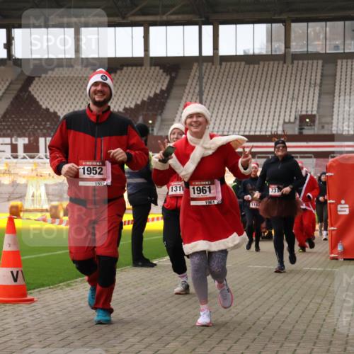 08.12.2024 - St. Pauli X-Mass-Run No. 14 Yannick Fuchs http://msf.ph/oto/7474314 08.12.2024 10:08:36 Ziel 23, 54, 136, 292, 301, 436, 449, 451, 485, 731, 997, 1026, 1167, 1183, 1310, 1423, 1952, 1961, 2753 meine-sportfotos.de