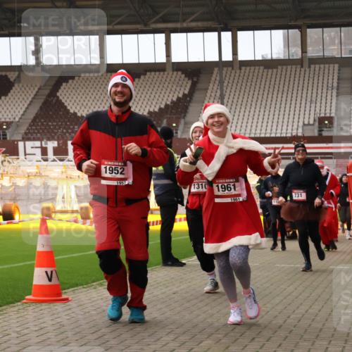 08.12.2024 - St. Pauli X-Mass-Run No. 14 Yannick Fuchs http://msf.ph/oto/7474318 08.12.2024 10:08:37 Ziel 23, 54, 136, 292, 301, 436, 449, 451, 485, 731, 997, 1026, 1167, 1183, 1310, 1423, 1952, 1961, 2753 meine-sportfotos.de