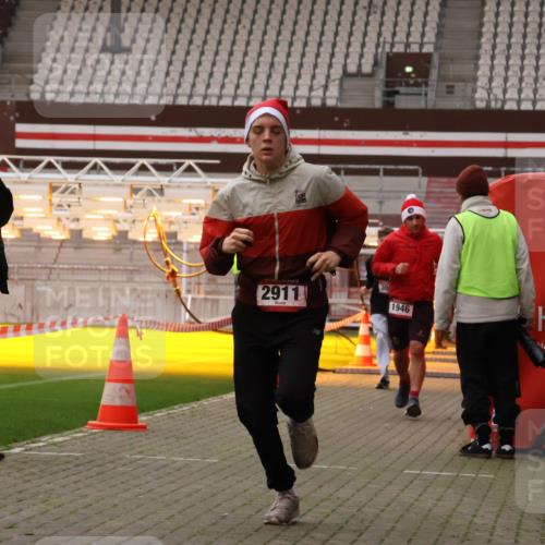 08.12.2024 - St. Pauli X-Mass-Run No. 14 Yannick Fuchs http://msf.ph/oto/7474330 08.12.2024 09:55:52 Ziel 415, 438, 1946, 2911, 3094 meine-sportfotos.de
