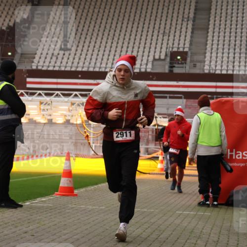 08.12.2024 - St. Pauli X-Mass-Run No. 14 Yannick Fuchs http://msf.ph/oto/7474339 08.12.2024 09:55:53 Ziel 415, 438, 1946, 2911, 3094 meine-sportfotos.de