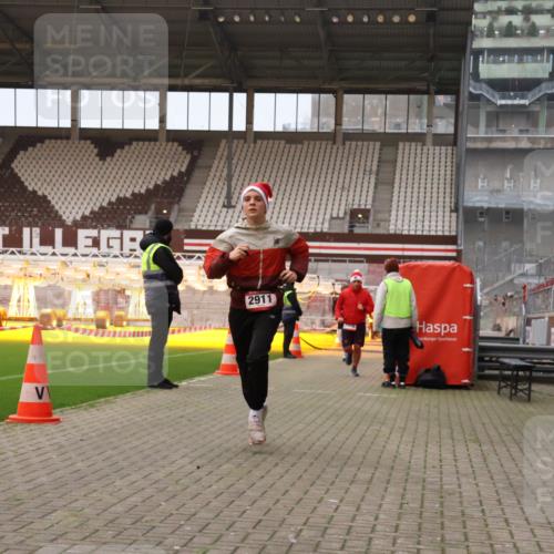 08.12.2024 - St. Pauli X-Mass-Run No. 14 Yannick Fuchs http://msf.ph/oto/7474345 08.12.2024 09:55:53 Ziel 415, 438, 1946, 2911, 3094 meine-sportfotos.de