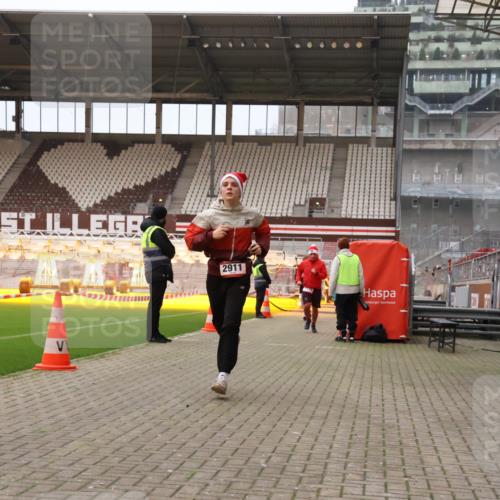 08.12.2024 - St. Pauli X-Mass-Run No. 14 Yannick Fuchs http://msf.ph/oto/7474349 08.12.2024 09:55:53 Ziel 415, 438, 1946, 2911, 3094 meine-sportfotos.de