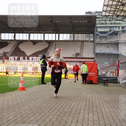 08.12.2024 - St. Pauli X-Mass-Run No. 14 Yannick Fuchs http://msf.ph/oto/7474354 08.12.2024 09:55:53 Ziel 415, 438, 1946, 2911, 3094 meine-sportfotos.de