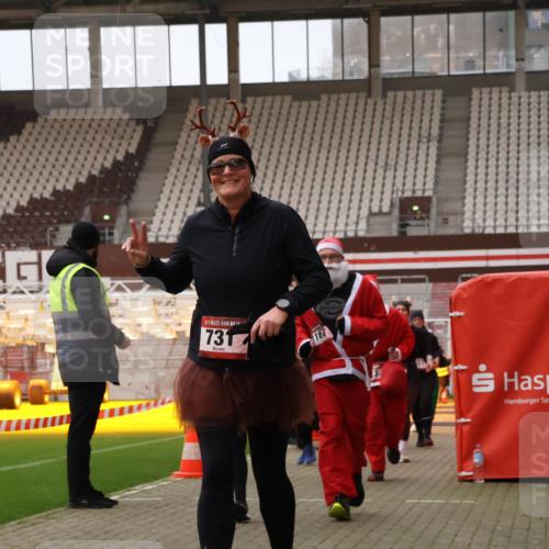 08.12.2024 - St. Pauli X-Mass-Run No. 14 Yannick Fuchs http://msf.ph/oto/7474361 08.12.2024 10:08:39 Ziel 23, 54, 136, 292, 301, 436, 449, 451, 485, 731, 997, 1026, 1167, 1183, 1310, 1952, 1961, 2753 meine-sportfotos.de