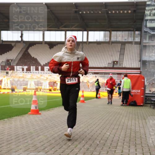 08.12.2024 - St. Pauli X-Mass-Run No. 14 Yannick Fuchs http://msf.ph/oto/7474362 08.12.2024 09:55:54 Ziel 415, 438, 1946, 2911, 3094 meine-sportfotos.de