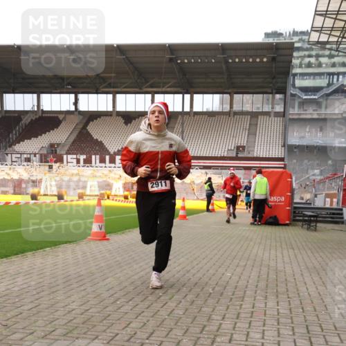 08.12.2024 - St. Pauli X-Mass-Run No. 14 Yannick Fuchs http://msf.ph/oto/7474366 08.12.2024 09:55:54 Ziel 415, 438, 1946, 2911, 3094 meine-sportfotos.de
