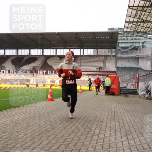 08.12.2024 - St. Pauli X-Mass-Run No. 14 Yannick Fuchs http://msf.ph/oto/7474369 08.12.2024 09:55:54 Ziel 415, 438, 1946, 2911, 3094 meine-sportfotos.de