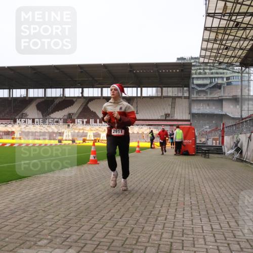 08.12.2024 - St. Pauli X-Mass-Run No. 14 Yannick Fuchs http://msf.ph/oto/7474373 08.12.2024 09:55:54 Ziel 415, 438, 1946, 2911, 3094 meine-sportfotos.de