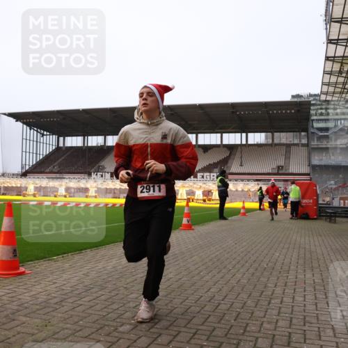 08.12.2024 - St. Pauli X-Mass-Run No. 14 Yannick Fuchs http://msf.ph/oto/7474379 08.12.2024 09:55:55 Ziel 415, 438, 1946, 2911, 3094 meine-sportfotos.de
