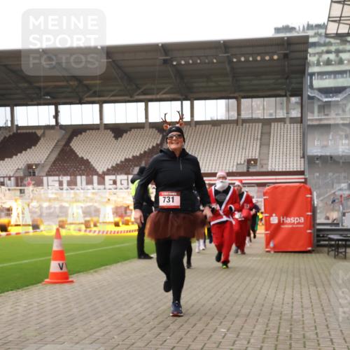 08.12.2024 - St. Pauli X-Mass-Run No. 14 Yannick Fuchs http://msf.ph/oto/7474384 08.12.2024 10:08:40 Ziel 23, 54, 136, 292, 301, 436, 449, 451, 731, 997, 1026, 1167, 1183, 1310, 1952, 1961, 2753 meine-sportfotos.de