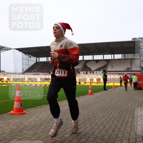 08.12.2024 - St. Pauli X-Mass-Run No. 14 Yannick Fuchs http://msf.ph/oto/7474386 08.12.2024 09:55:55 Ziel 415, 438, 1946, 2911, 3094 meine-sportfotos.de