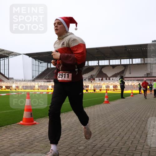 08.12.2024 - St. Pauli X-Mass-Run No. 14 Yannick Fuchs http://msf.ph/oto/7474389 08.12.2024 09:55:55 Ziel 415, 438, 1946, 2911, 3094 meine-sportfotos.de