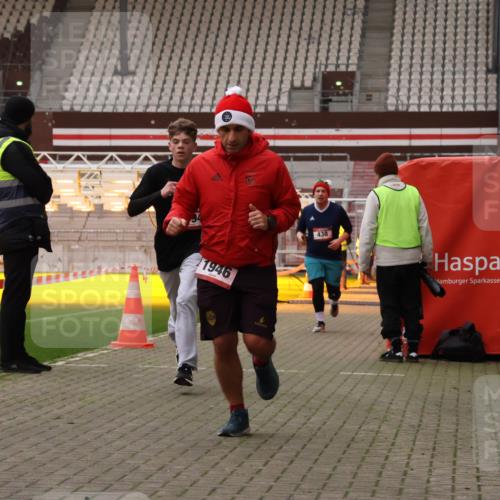 08.12.2024 - St. Pauli X-Mass-Run No. 14 Yannick Fuchs http://msf.ph/oto/7474401 08.12.2024 09:55:57 Ziel 415, 438, 1946, 2911, 3094 meine-sportfotos.de