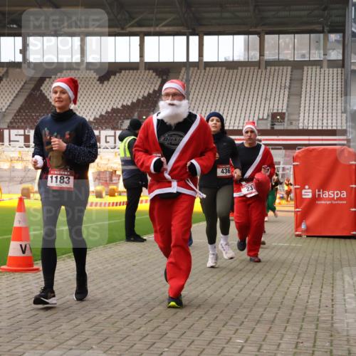 08.12.2024 - St. Pauli X-Mass-Run No. 14 Yannick Fuchs http://msf.ph/oto/7474402 08.12.2024 10:08:42 Ziel 23, 54, 136, 292, 301, 436, 449, 451, 731, 997, 1026, 1167, 1183, 1310, 1952, 1961, 2753 meine-sportfotos.de