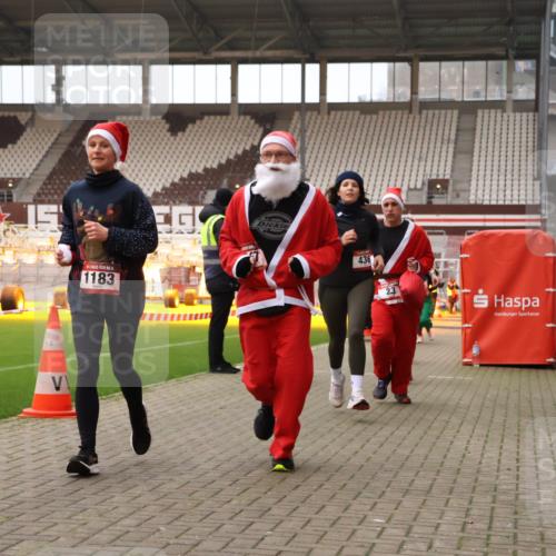 08.12.2024 - St. Pauli X-Mass-Run No. 14 Yannick Fuchs http://msf.ph/oto/7474405 08.12.2024 10:08:42 Ziel 23, 54, 136, 292, 301, 436, 449, 451, 731, 997, 1026, 1167, 1183, 1310, 1952, 1961, 2753 meine-sportfotos.de