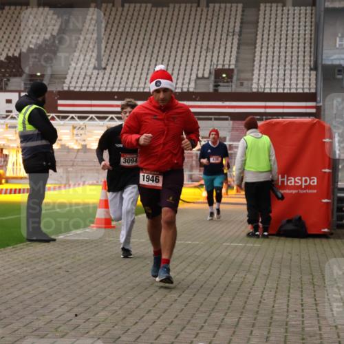 08.12.2024 - St. Pauli X-Mass-Run No. 14 Yannick Fuchs http://msf.ph/oto/7474407 08.12.2024 09:55:57 Ziel 415, 438, 1946, 2911, 3094 meine-sportfotos.de