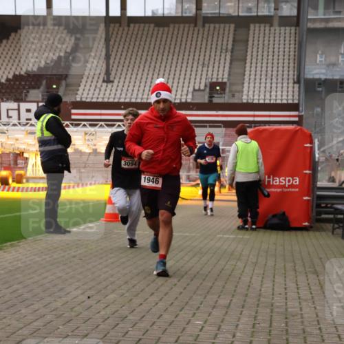 08.12.2024 - St. Pauli X-Mass-Run No. 14 Yannick Fuchs http://msf.ph/oto/7474412 08.12.2024 09:55:57 Ziel 415, 438, 1946, 2911, 3094 meine-sportfotos.de