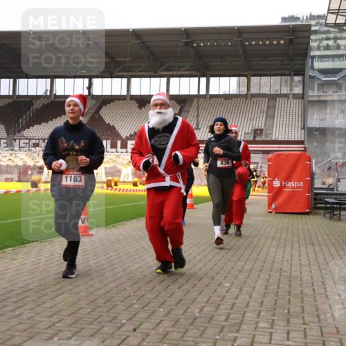 08.12.2024 - St. Pauli X-Mass-Run No. 14 Yannick Fuchs http://msf.ph/oto/7474422 08.12.2024 10:08:42 Ziel 23, 54, 136, 292, 301, 436, 449, 451, 731, 997, 1026, 1167, 1183, 1310, 1952, 1961, 2753 meine-sportfotos.de
