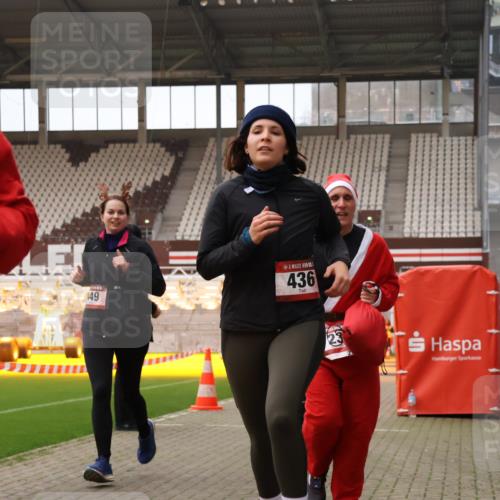 08.12.2024 - St. Pauli X-Mass-Run No. 14 Yannick Fuchs http://msf.ph/oto/7474425 08.12.2024 10:08:43 Ziel 23, 54, 136, 292, 301, 436, 449, 451, 731, 1026, 1167, 1183, 1310, 1952, 1961, 2753 meine-sportfotos.de