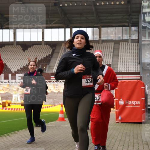 08.12.2024 - St. Pauli X-Mass-Run No. 14 Yannick Fuchs http://msf.ph/oto/7474428 08.12.2024 10:08:43 Ziel 23, 54, 136, 292, 301, 436, 449, 451, 731, 1026, 1167, 1183, 1310, 1952, 1961, 2753 meine-sportfotos.de