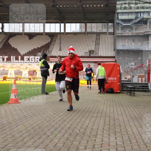 08.12.2024 - St. Pauli X-Mass-Run No. 14 Yannick Fuchs http://msf.ph/oto/7474429 08.12.2024 09:55:57 Ziel 415, 438, 1946, 2911, 3094 meine-sportfotos.de