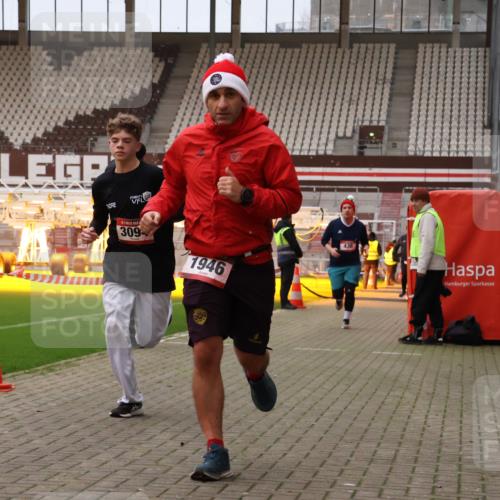 08.12.2024 - St. Pauli X-Mass-Run No. 14 Yannick Fuchs http://msf.ph/oto/7474435 08.12.2024 09:55:58 Ziel 415, 438, 1946, 2911, 3094 meine-sportfotos.de