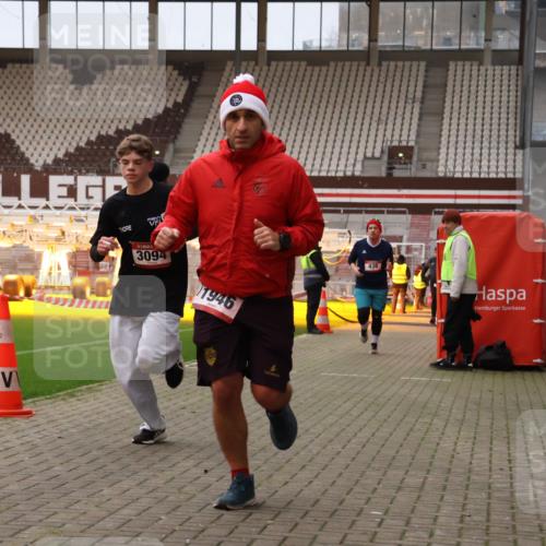 08.12.2024 - St. Pauli X-Mass-Run No. 14 Yannick Fuchs http://msf.ph/oto/7474438 08.12.2024 09:55:58 Ziel 415, 438, 1946, 2911, 3094 meine-sportfotos.de