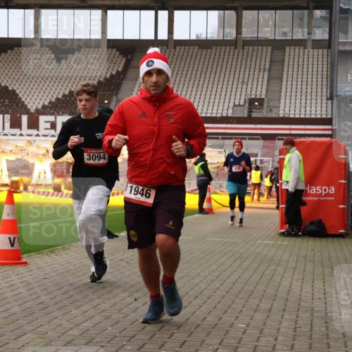 08.12.2024 - St. Pauli X-Mass-Run No. 14 Yannick Fuchs http://msf.ph/oto/7474441 08.12.2024 09:55:58 Ziel 415, 438, 1946, 2911, 3094 meine-sportfotos.de