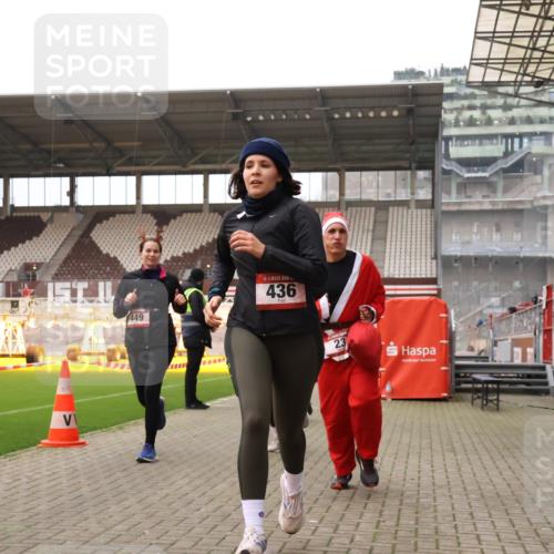 08.12.2024 - St. Pauli X-Mass-Run No. 14 Yannick Fuchs http://msf.ph/oto/7474443 08.12.2024 10:08:44 Ziel 23, 54, 136, 292, 301, 436, 449, 451, 731, 1167, 1183, 1310, 1952, 1961, 2753 meine-sportfotos.de