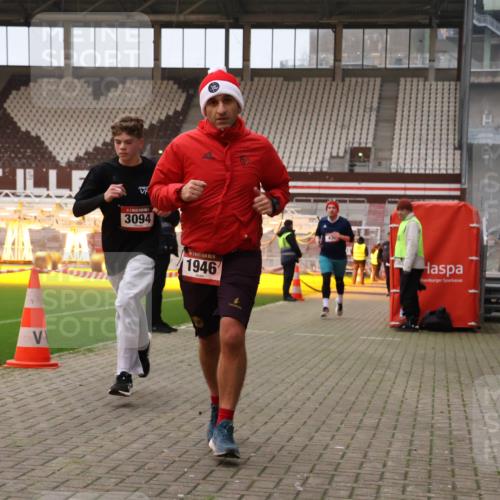 08.12.2024 - St. Pauli X-Mass-Run No. 14 Yannick Fuchs http://msf.ph/oto/7474444 08.12.2024 09:55:58 Ziel 415, 438, 1946, 2911, 3094 meine-sportfotos.de