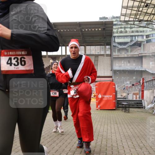 08.12.2024 - St. Pauli X-Mass-Run No. 14 Yannick Fuchs http://msf.ph/oto/7474446 08.12.2024 10:08:45 Ziel 23, 54, 136, 292, 301, 436, 449, 451, 731, 1167, 1183, 1310, 1952, 1961, 2753 meine-sportfotos.de