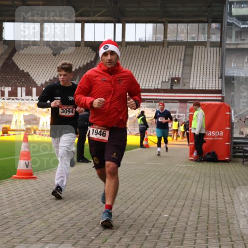 08.12.2024 - St. Pauli X-Mass-Run No. 14 Yannick Fuchs http://msf.ph/oto/7474448 08.12.2024 09:55:58 Ziel 415, 438, 1946, 2911, 3094 meine-sportfotos.de