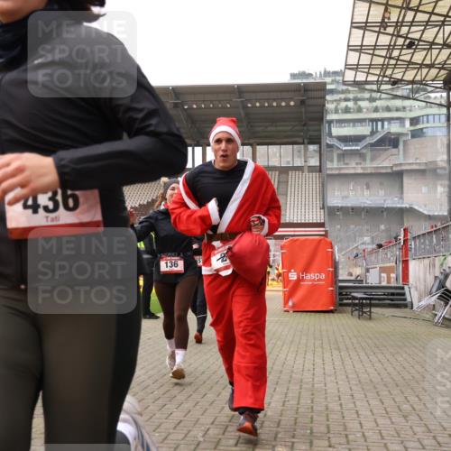 08.12.2024 - St. Pauli X-Mass-Run No. 14 Yannick Fuchs http://msf.ph/oto/7474449 08.12.2024 10:08:45 Ziel 23, 54, 136, 292, 301, 436, 449, 451, 731, 1167, 1183, 1310, 1952, 1961, 2753 meine-sportfotos.de
