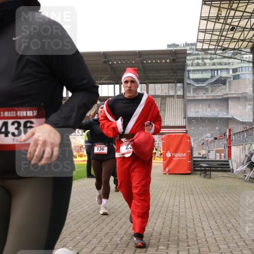 08.12.2024 - St. Pauli X-Mass-Run No. 14 Yannick Fuchs http://msf.ph/oto/7474451 08.12.2024 10:08:45 Ziel 23, 54, 136, 292, 301, 436, 449, 451, 731, 1167, 1183, 1310, 1952, 1961, 2753 meine-sportfotos.de