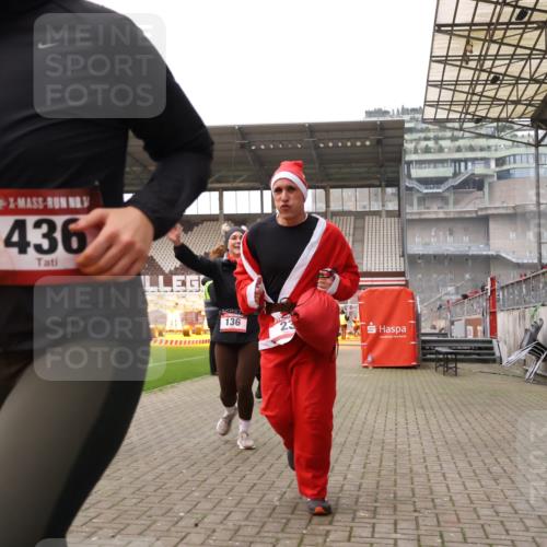 08.12.2024 - St. Pauli X-Mass-Run No. 14 Yannick Fuchs http://msf.ph/oto/7474456 08.12.2024 10:08:45 Ziel 23, 54, 136, 292, 301, 436, 449, 451, 731, 1167, 1183, 1310, 1952, 1961, 2753 meine-sportfotos.de