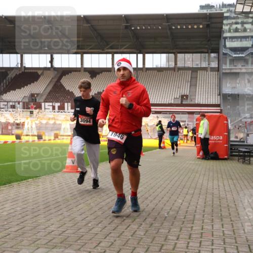 08.12.2024 - St. Pauli X-Mass-Run No. 14 Yannick Fuchs http://msf.ph/oto/7474458 08.12.2024 09:55:58 Ziel 415, 438, 1946, 2911, 3094 meine-sportfotos.de