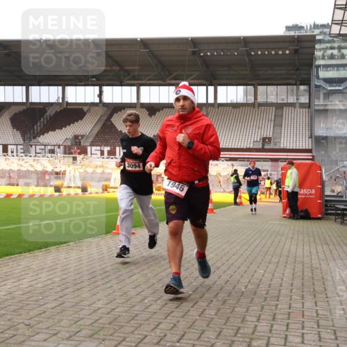 08.12.2024 - St. Pauli X-Mass-Run No. 14 Yannick Fuchs http://msf.ph/oto/7474462 08.12.2024 09:55:59 Ziel 415, 438, 1852, 1946, 2911, 3094 meine-sportfotos.de