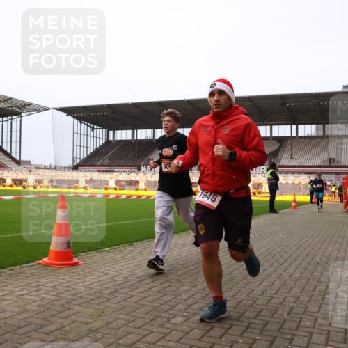 08.12.2024 - St. Pauli X-Mass-Run No. 14 Yannick Fuchs http://msf.ph/oto/7474475 08.12.2024 09:55:59 Ziel 415, 438, 1852, 1946, 2911, 3094 meine-sportfotos.de