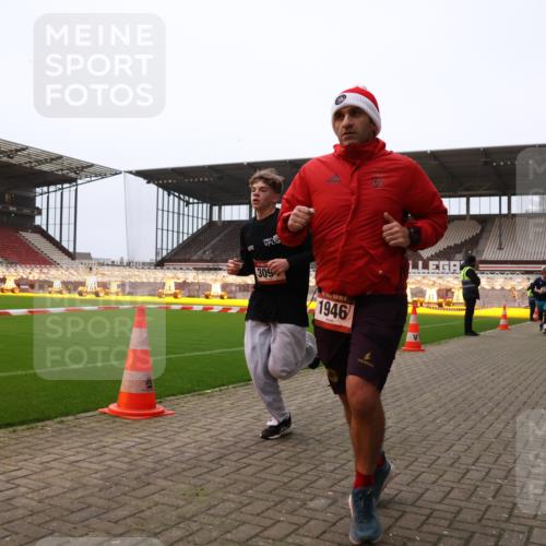 08.12.2024 - St. Pauli X-Mass-Run No. 14 Yannick Fuchs http://msf.ph/oto/7474484 08.12.2024 09:55:59 Ziel 415, 438, 1852, 1946, 2911, 3094 meine-sportfotos.de