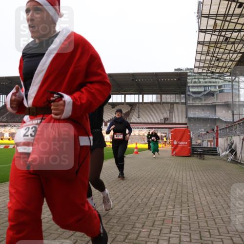 08.12.2024 - St. Pauli X-Mass-Run No. 14 Yannick Fuchs http://msf.ph/oto/7474485 08.12.2024 10:08:46 Ziel 23, 54, 136, 292, 301, 436, 449, 451, 731, 1167, 1183, 1310, 1952, 1961, 2753 meine-sportfotos.de