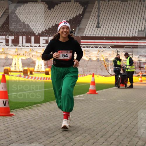 08.12.2024 - St. Pauli X-Mass-Run No. 14 Yannick Fuchs http://msf.ph/oto/7474511 08.12.2024 10:08:49 Ziel 23, 54, 136, 301, 436, 449, 451, 731, 930, 1159, 1167, 1183, 1952, 1961, 2205 meine-sportfotos.de