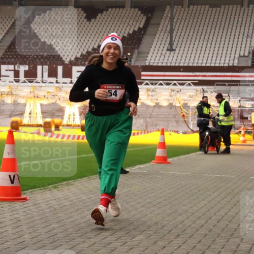 08.12.2024 - St. Pauli X-Mass-Run No. 14 Yannick Fuchs http://msf.ph/oto/7474515 08.12.2024 10:08:49 Ziel 23, 54, 136, 301, 436, 449, 451, 731, 930, 1159, 1167, 1183, 1952, 1961, 2205 meine-sportfotos.de