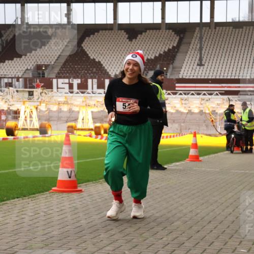 08.12.2024 - St. Pauli X-Mass-Run No. 14 Yannick Fuchs http://msf.ph/oto/7474528 08.12.2024 10:08:50 Ziel 23, 54, 136, 436, 449, 451, 731, 930, 1156, 1159, 1167, 1183, 1952, 1961, 2205 meine-sportfotos.de