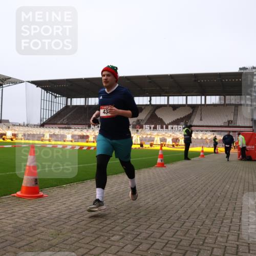 08.12.2024 - St. Pauli X-Mass-Run No. 14 Yannick Fuchs http://msf.ph/oto/7474546 08.12.2024 09:56:04 Ziel 415, 438, 1852, 1946, 3094 meine-sportfotos.de
