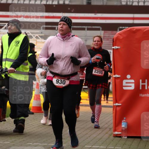 08.12.2024 - St. Pauli X-Mass-Run No. 14 Yannick Fuchs http://msf.ph/oto/7474571 08.12.2024 10:08:57 Ziel 54, 136, 325, 451, 930, 1156, 1159, 2205 meine-sportfotos.de