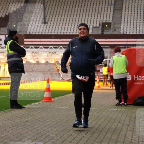 08.12.2024 - St. Pauli X-Mass-Run No. 14 Yannick Fuchs http://msf.ph/oto/7474576 08.12.2024 09:56:06 Ziel 415, 438, 1852, 1946, 3261 meine-sportfotos.de
