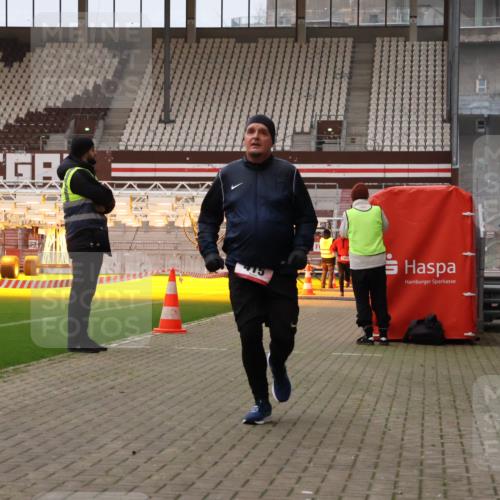 08.12.2024 - St. Pauli X-Mass-Run No. 14 Yannick Fuchs http://msf.ph/oto/7474583 08.12.2024 09:56:07 Ziel 415, 438, 1852, 3256, 3261 meine-sportfotos.de