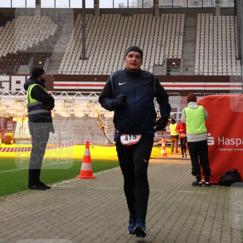 08.12.2024 - St. Pauli X-Mass-Run No. 14 Yannick Fuchs http://msf.ph/oto/7474591 08.12.2024 09:56:07 Ziel 415, 438, 1852, 3256, 3261 meine-sportfotos.de