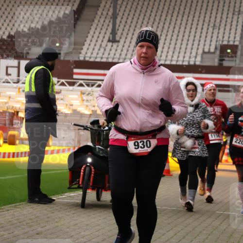 08.12.2024 - St. Pauli X-Mass-Run No. 14 Yannick Fuchs http://msf.ph/oto/7474593 08.12.2024 10:08:59 Ziel 54, 325, 930, 1156, 1159, 2205, 2752 meine-sportfotos.de